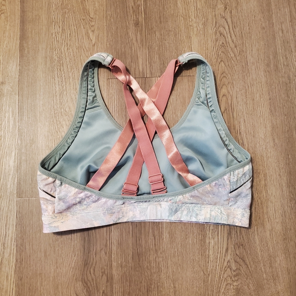 XL Fabletics Workout Set - Picture 5 of 5